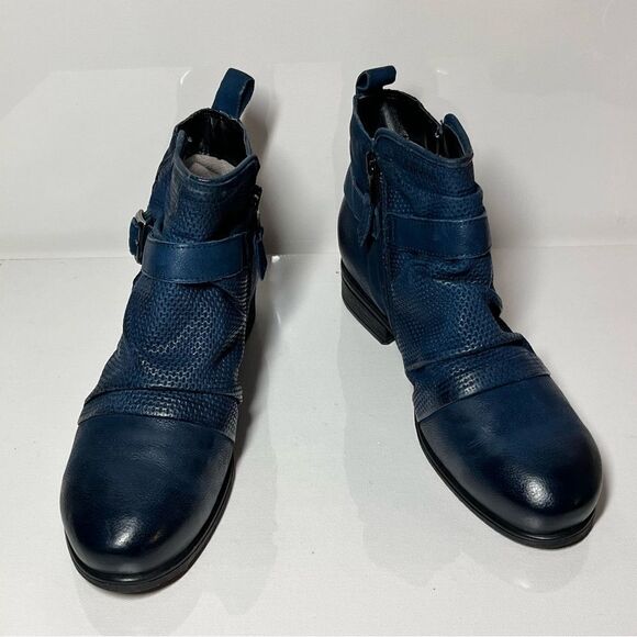 Miz Mooz Suzy Wide Width Leather Ankle Boots - Picture 4 of 8